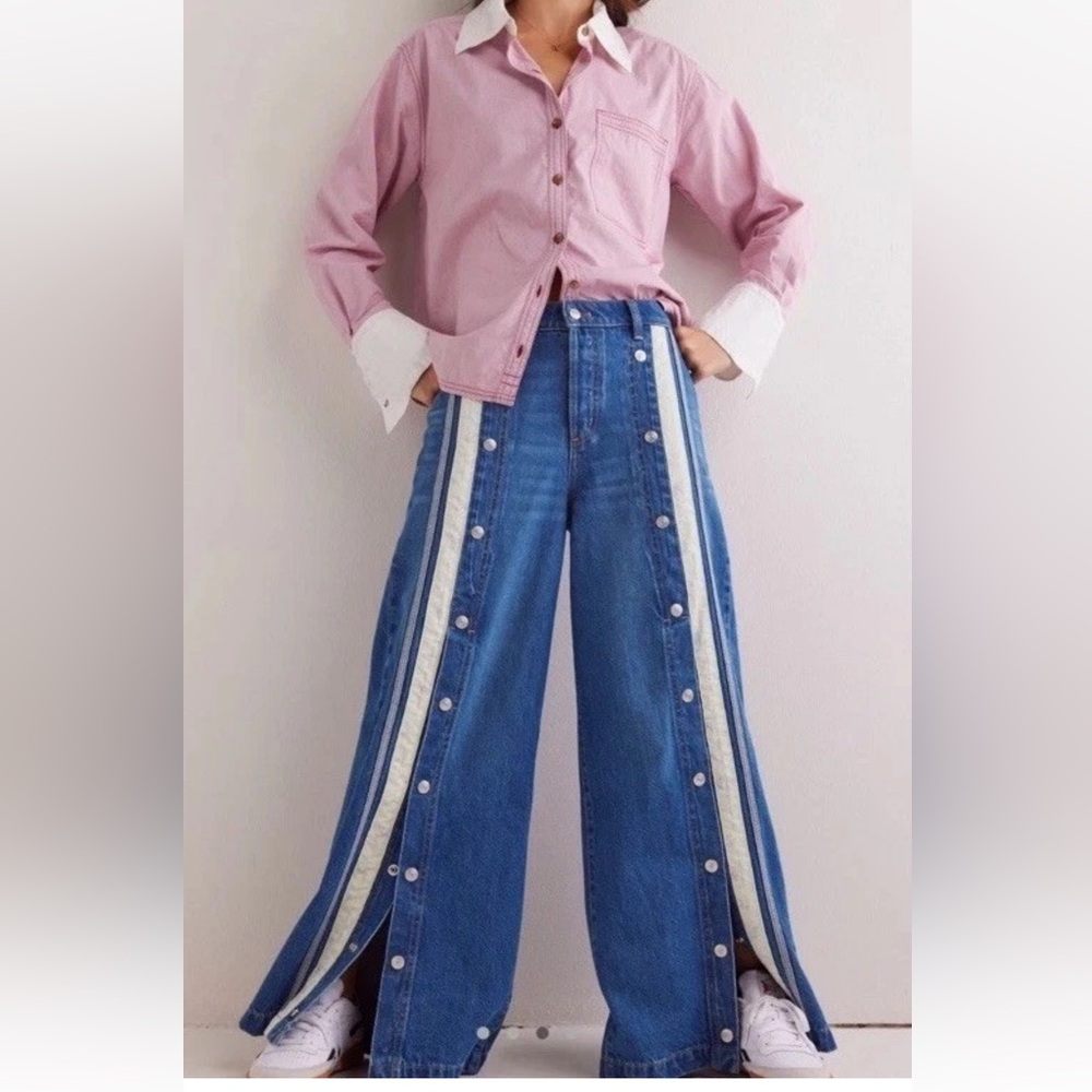 Free People Finish Line Wide Leg Snap Jeans Retro Denim Size 30 NWT.